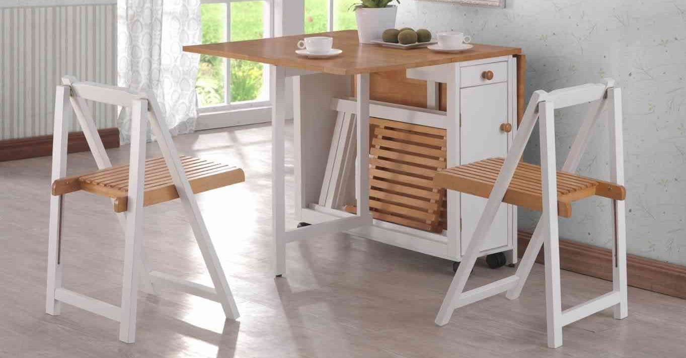 Складной стул для дома. Маленький раскладной столик. Раскладной столик на кухню. Складной стул в интерьере. Деревянные раскладные стулья в интерьере.