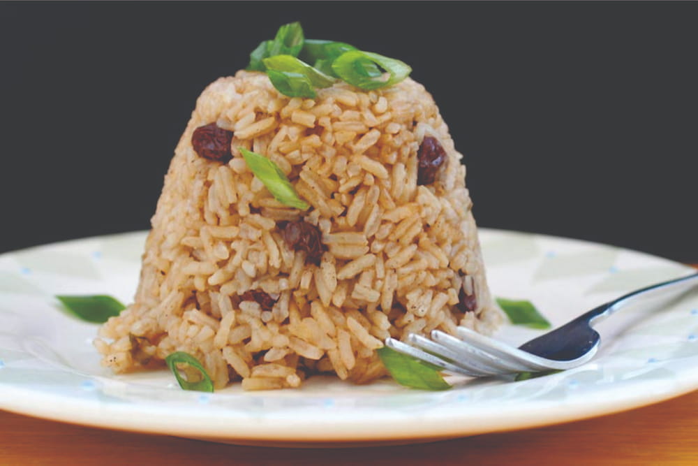 Turmeric rice with raisins
