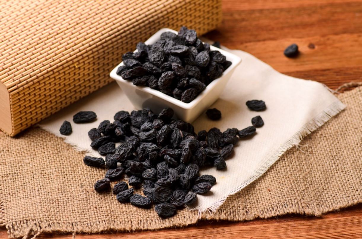Black raisins benefits in Tamil
