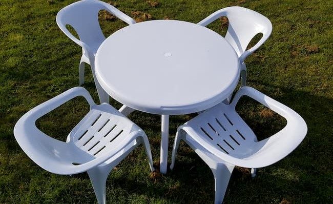 White plastic chair and round table