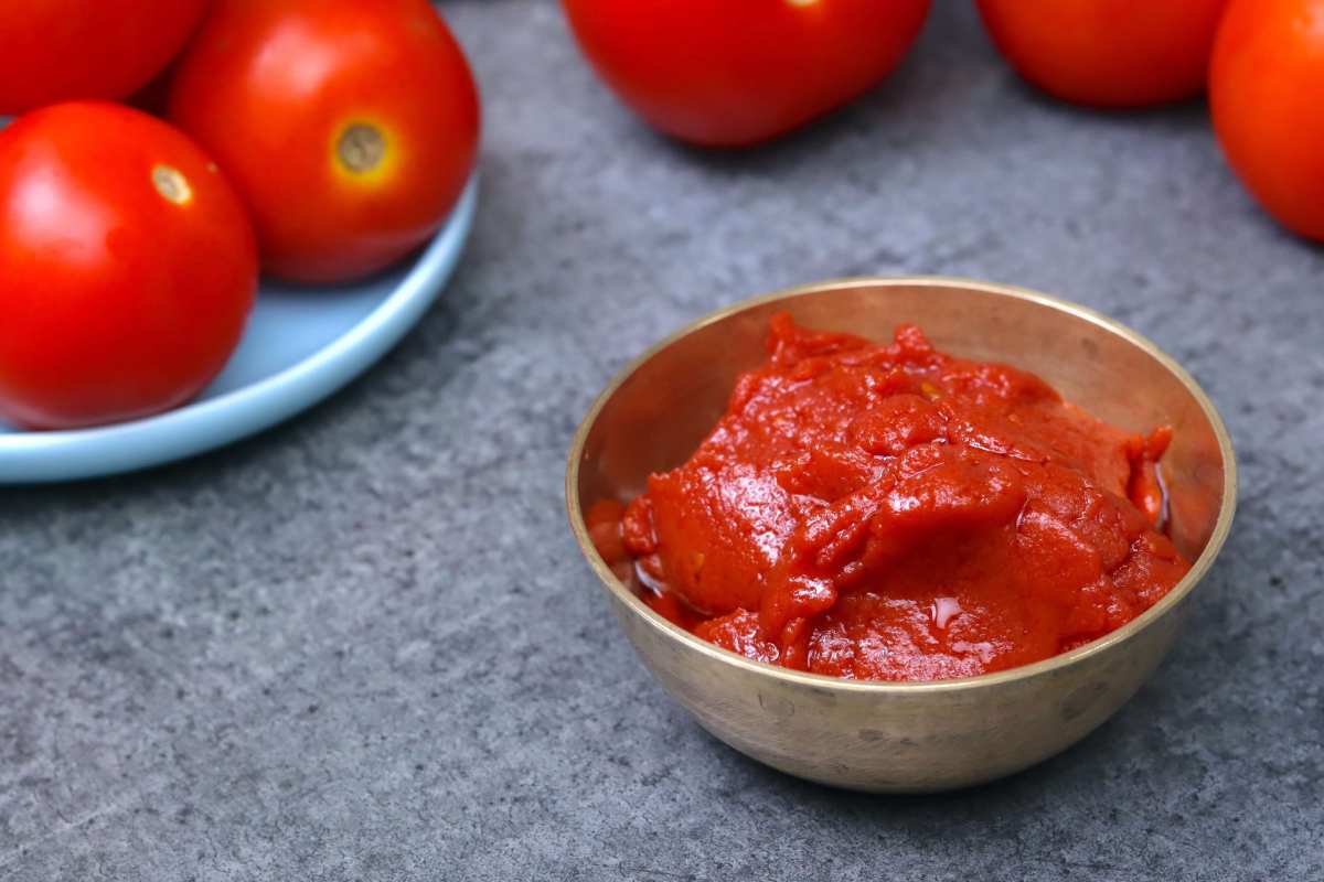 What happens if you eat old tomato paste