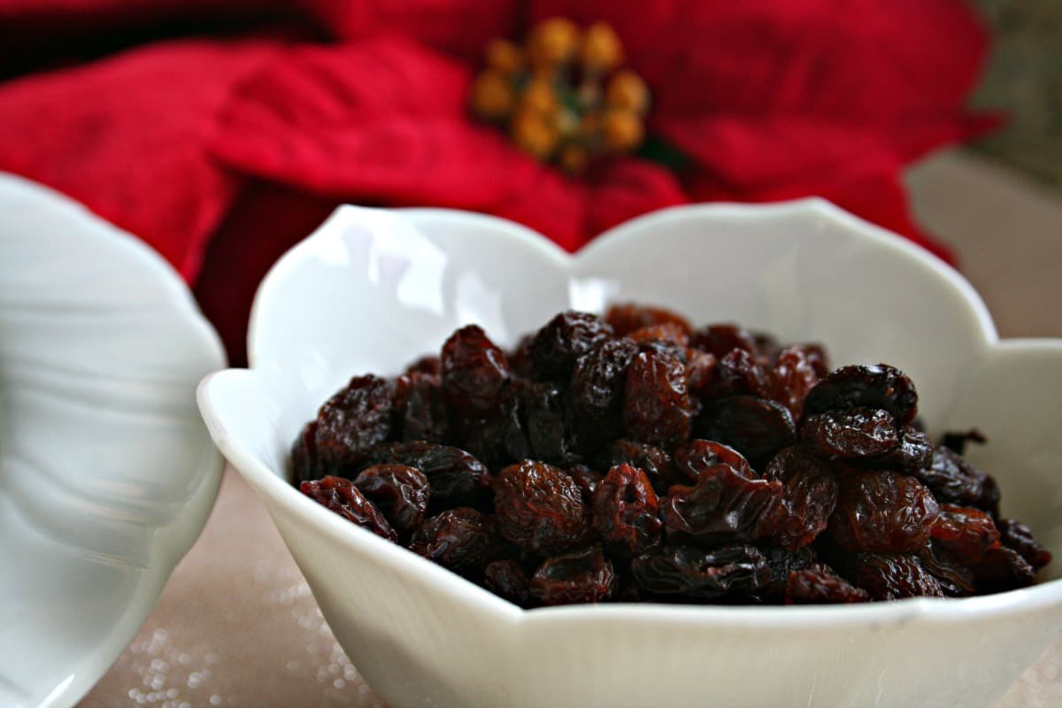 Black Raisins Contains Which Vitamin