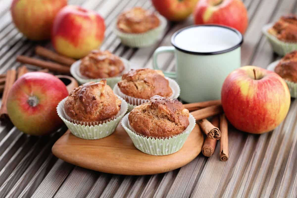 Apple raisin muffins
