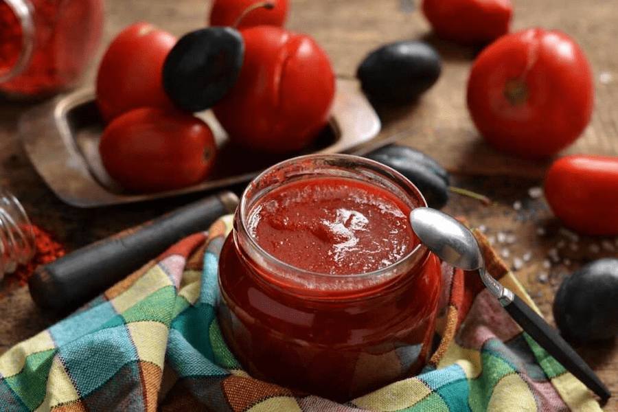 tomato red pepper and chilli sauce