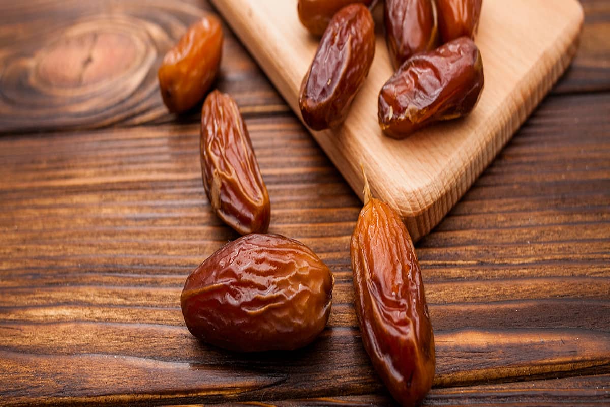  Are dates or figs better for constipation? 
