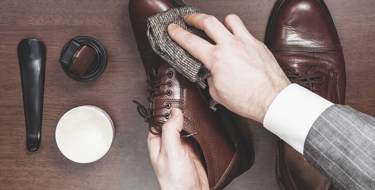 How long to leave shoe polish on