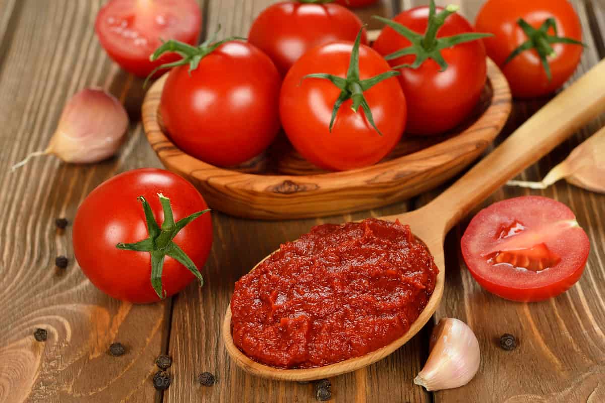 How can one detect whether a tomato paste is bad?