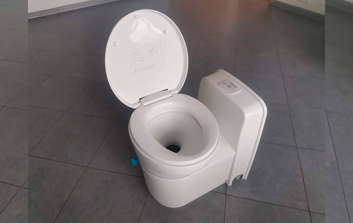 Porcelain toilet seat replacement