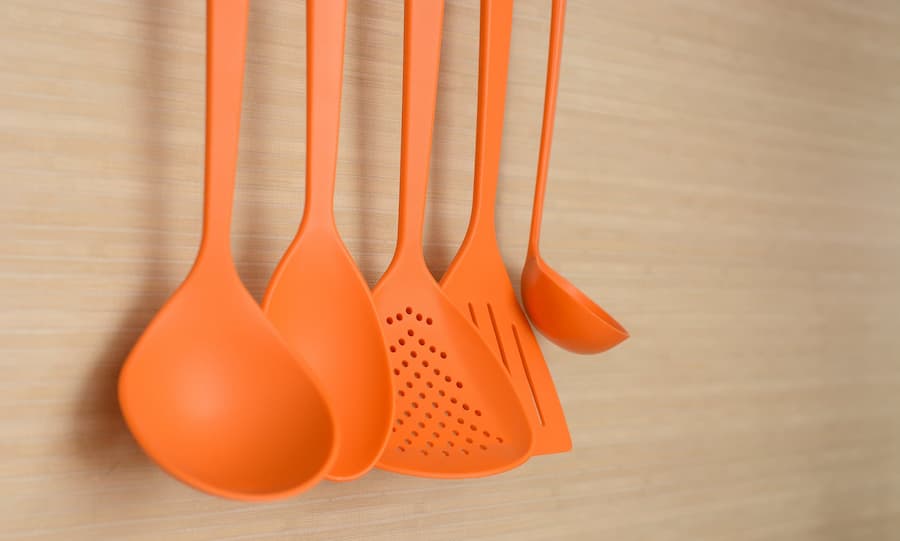 plastic cookware utensils