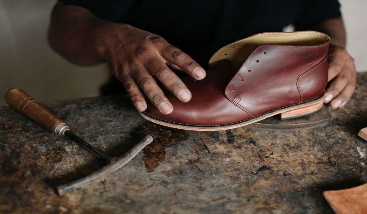 restore old leather shoes