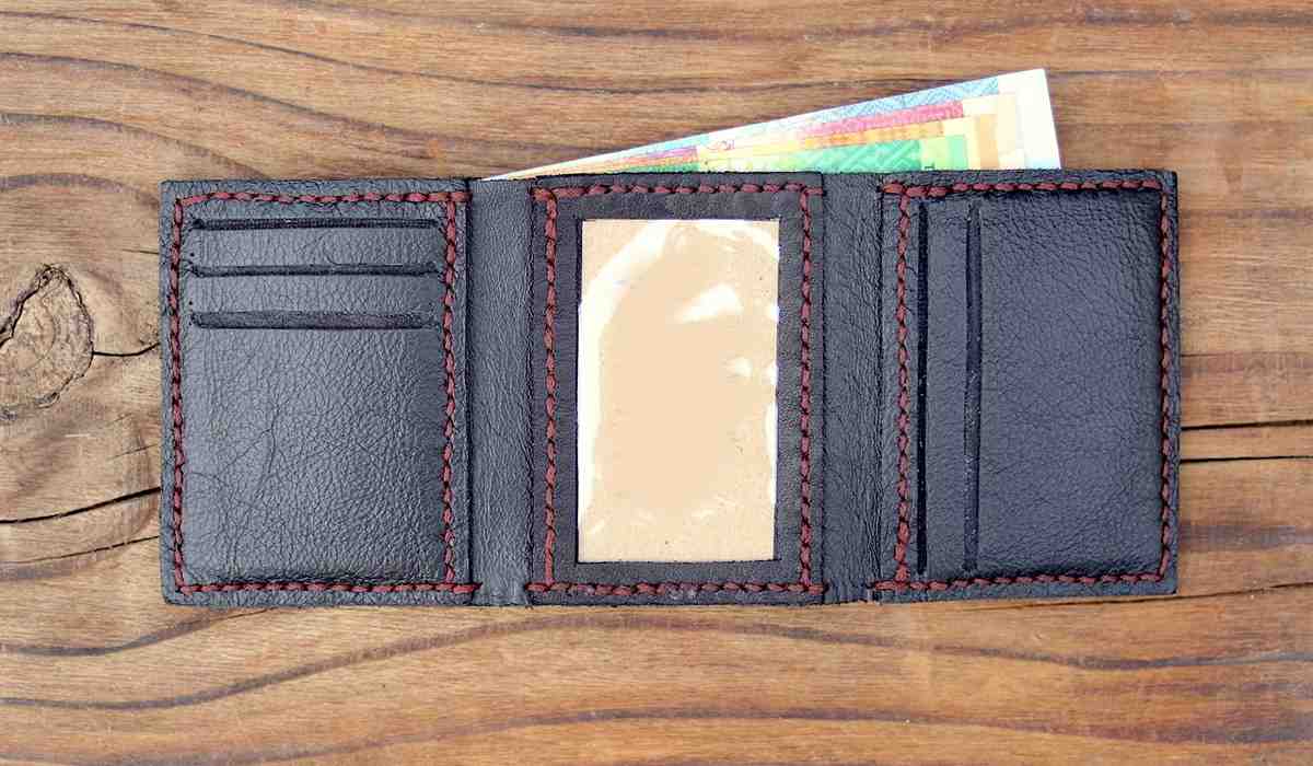 mens trifold leather wallet