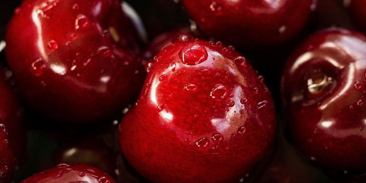 red apple benefits for skin