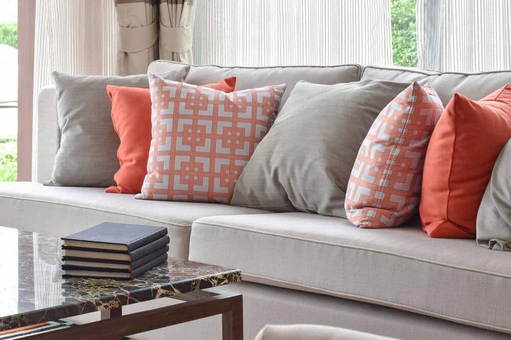 Декоративные подушки для дивана фото в интерьере