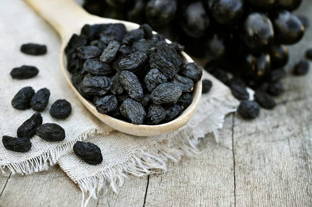 black raisins brands
