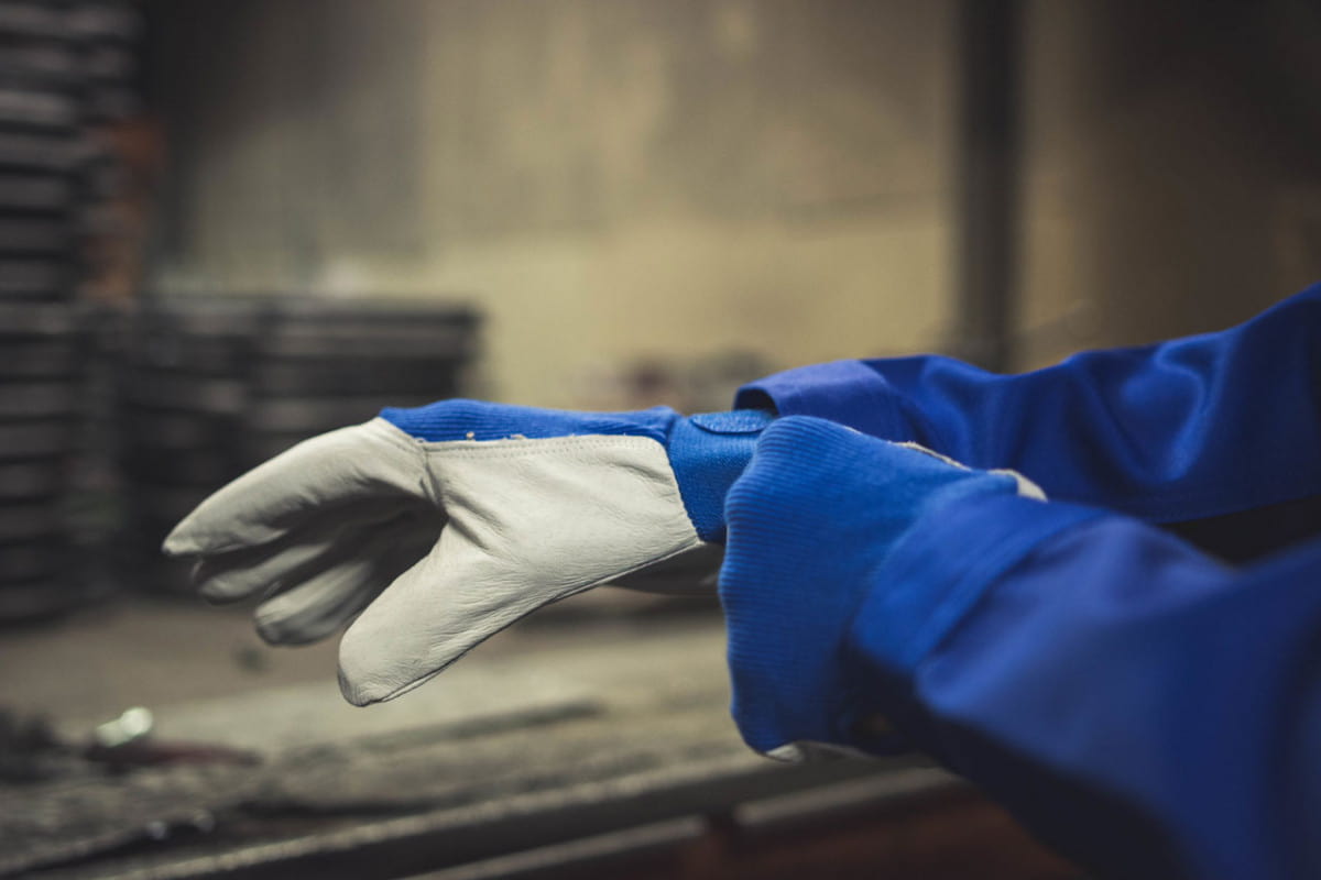 Synthetic gloves for men