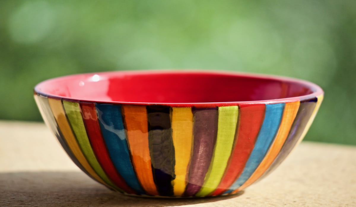 Ceramic bowls with lids
