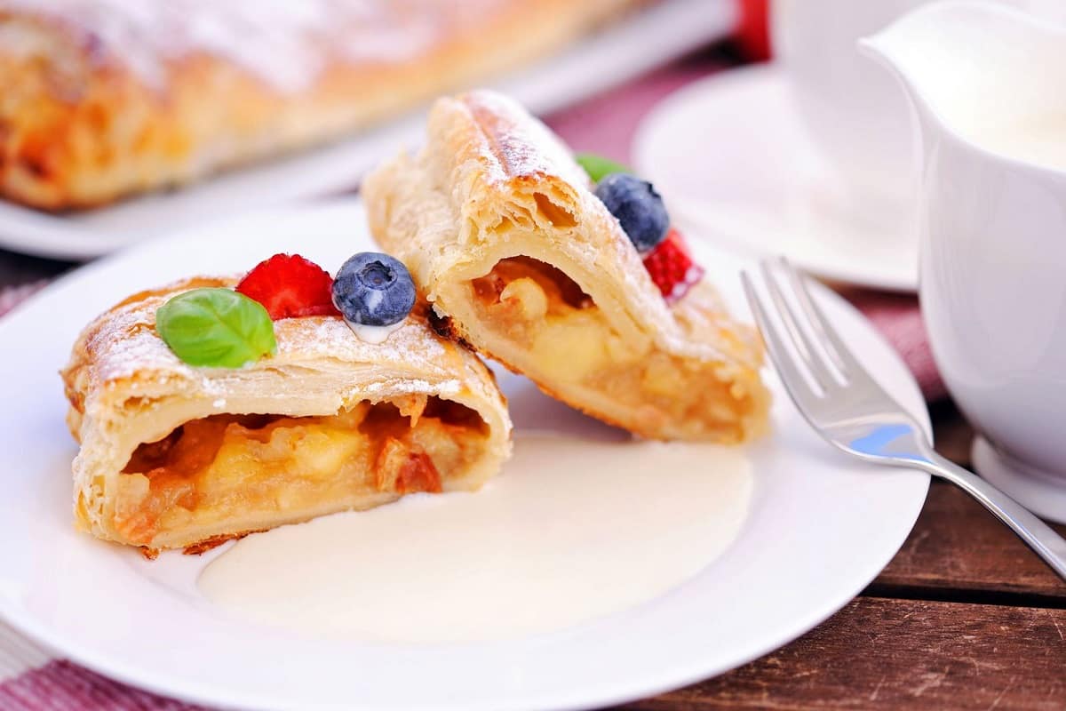 Apple strudel filo pastry