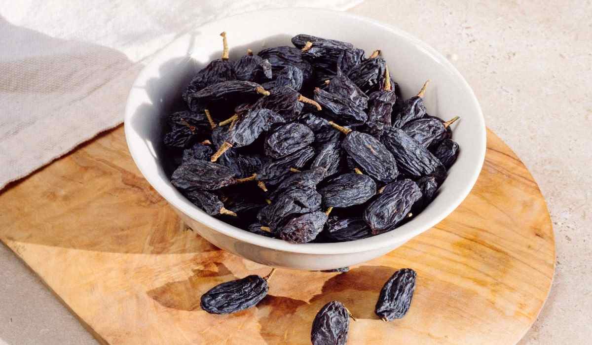 black raisins to eat