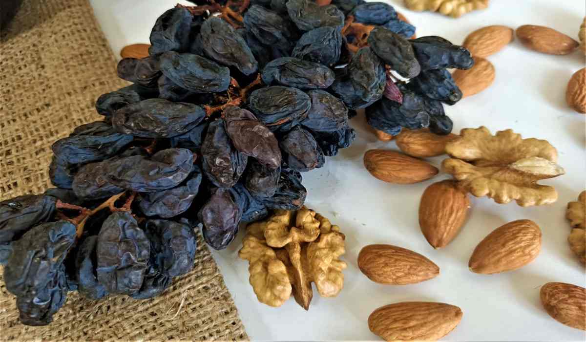 black raisins nutrition