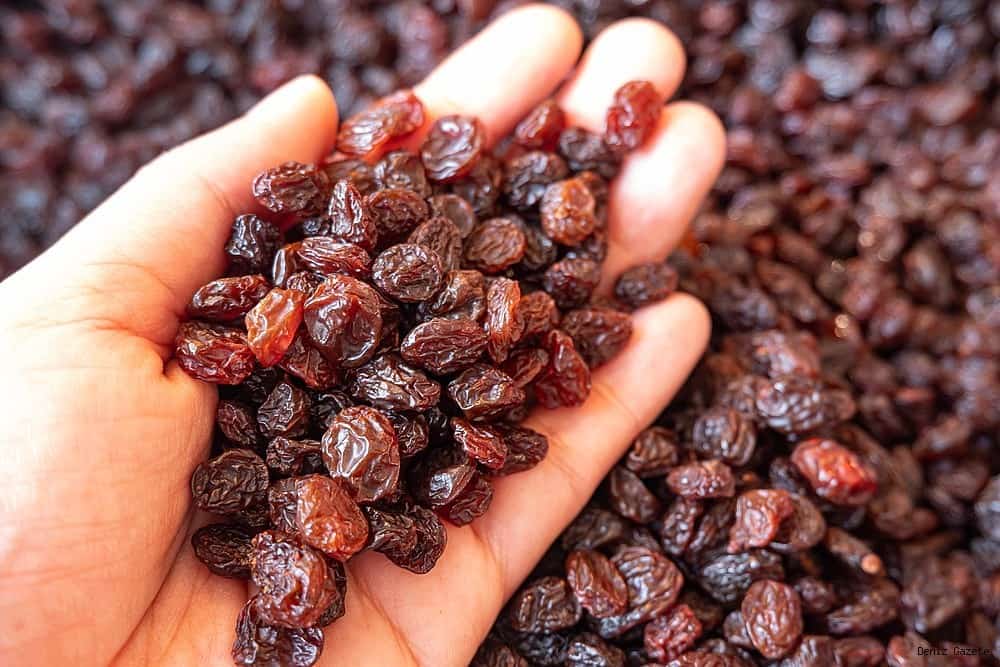 black Iranian raisins