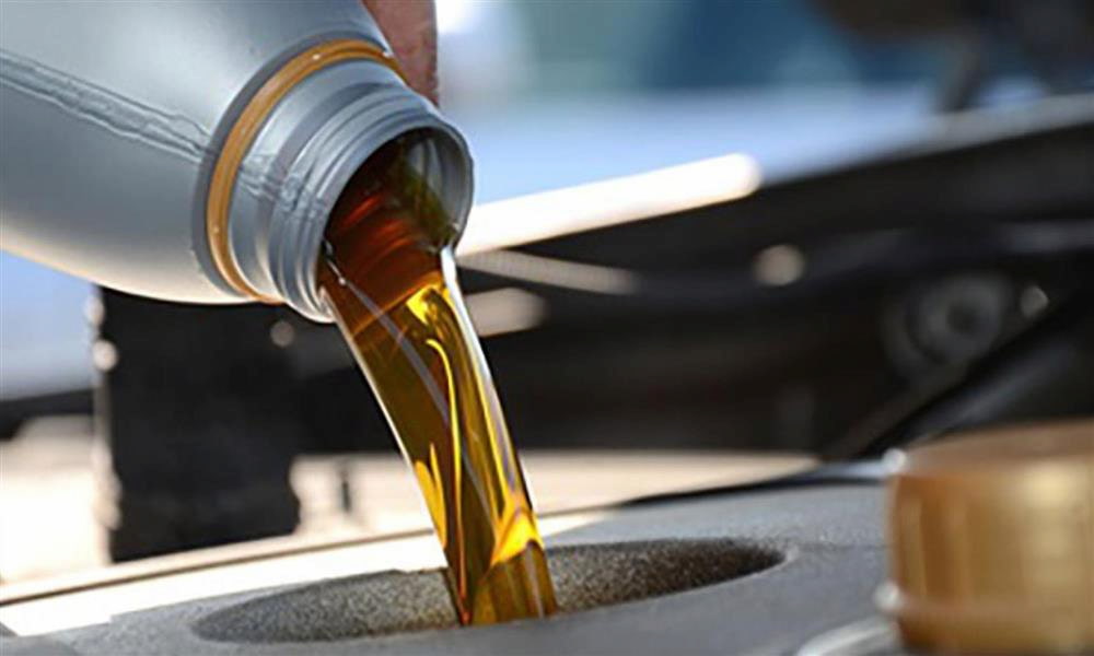 Synthetic engine oil