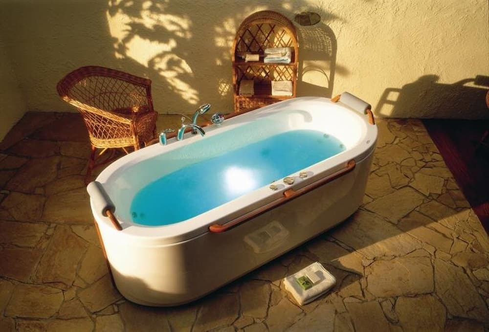 hot tub suppliers uk