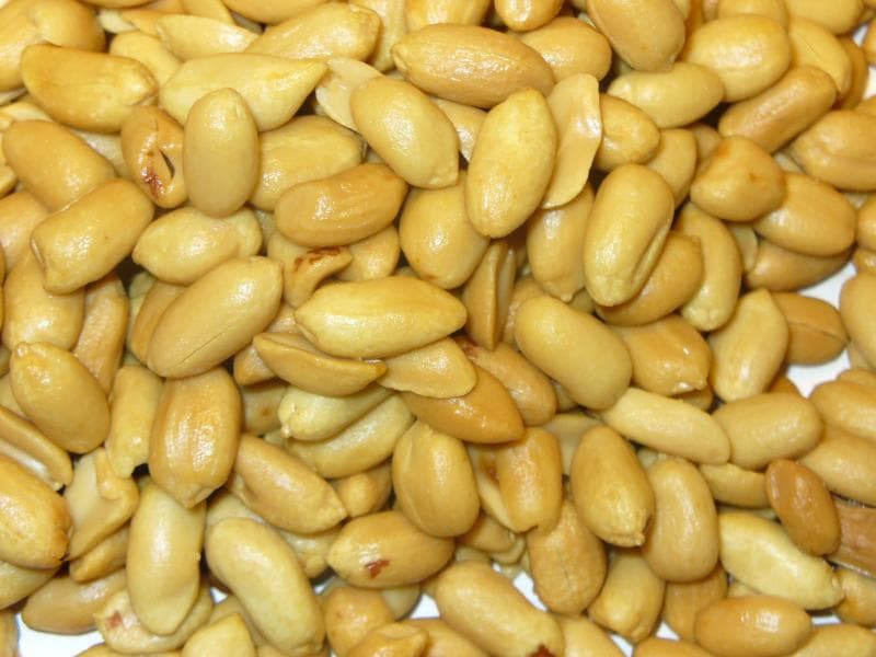 unshelled peanuts