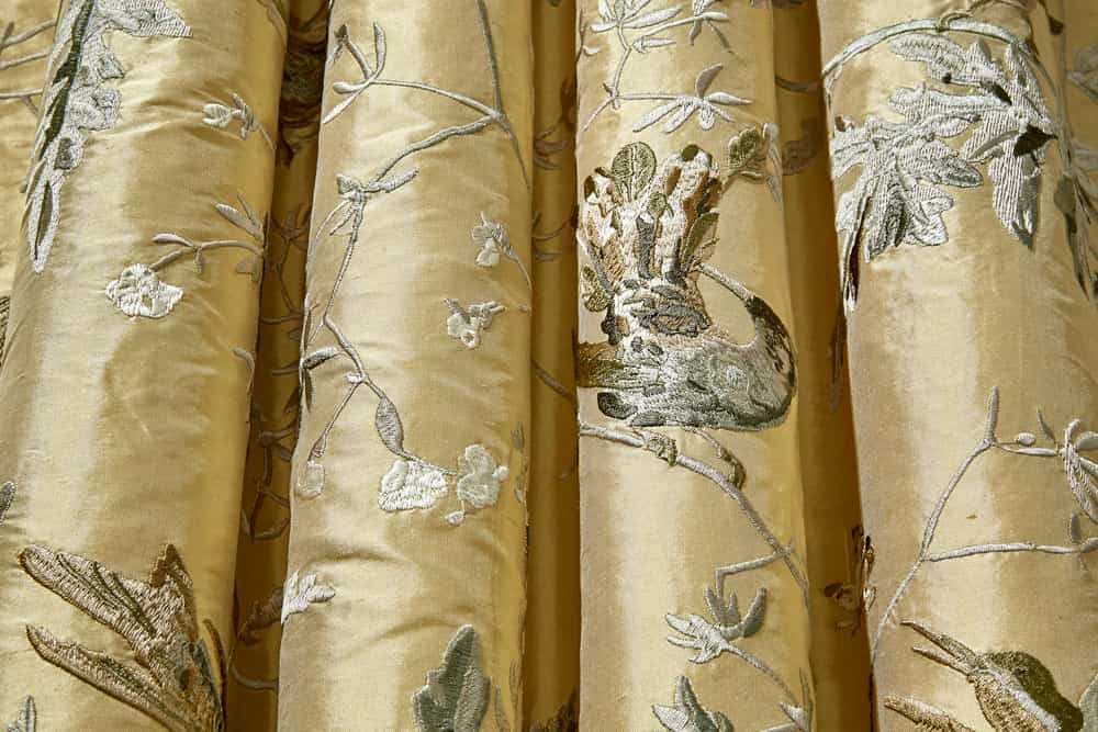 silk fabric with zari border