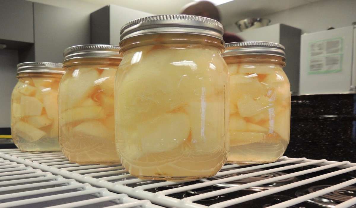 canned pears fiber