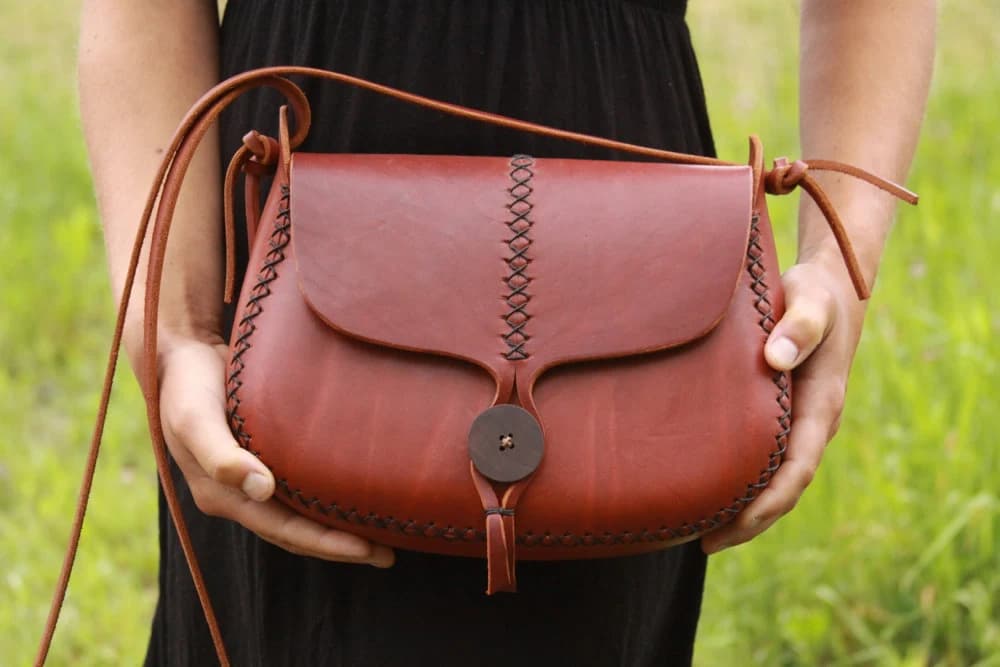 Leather shoulder bags for ladies