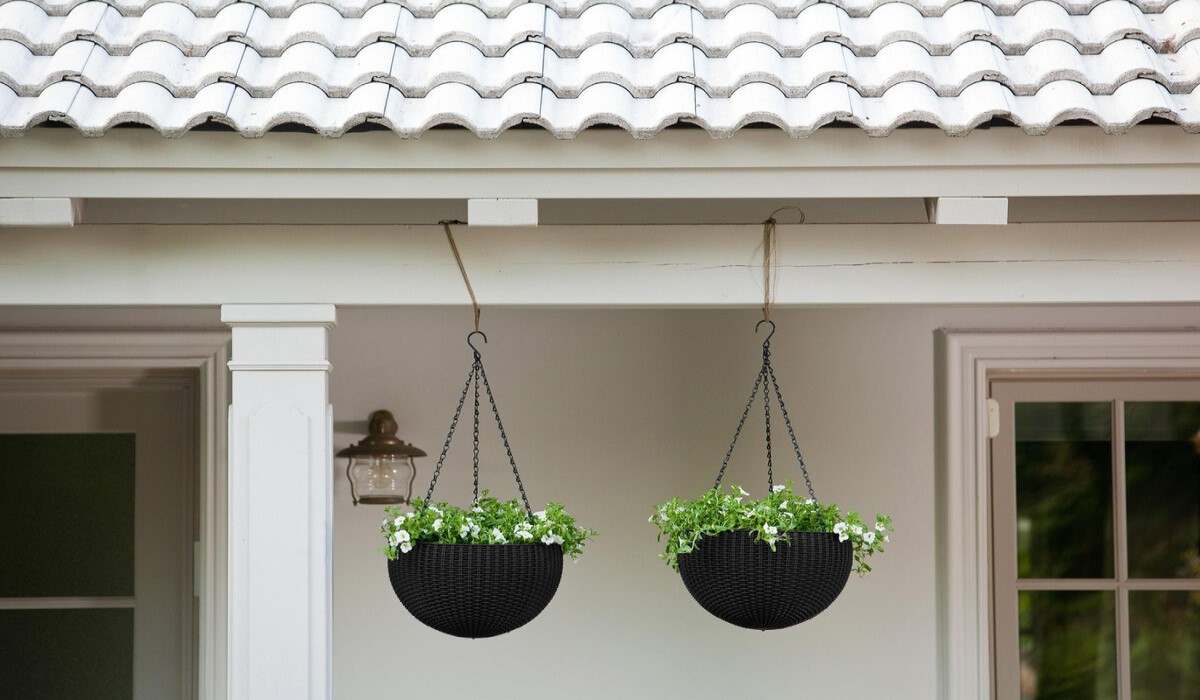 plastic hanging pots