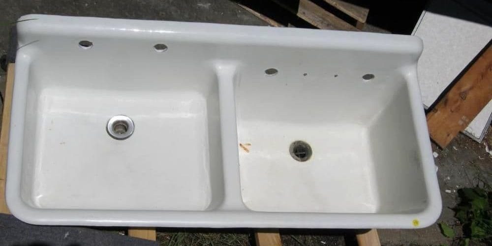 fiberglass sink that looks like cast iron