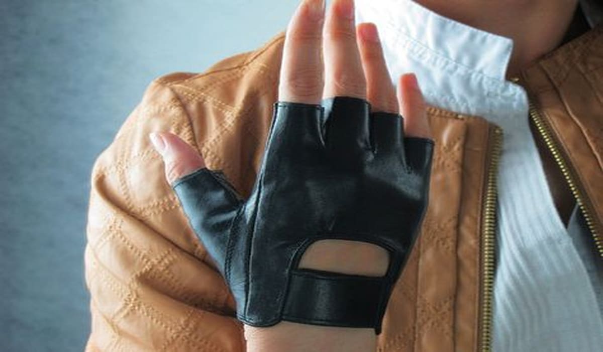 Fingerless leather glove