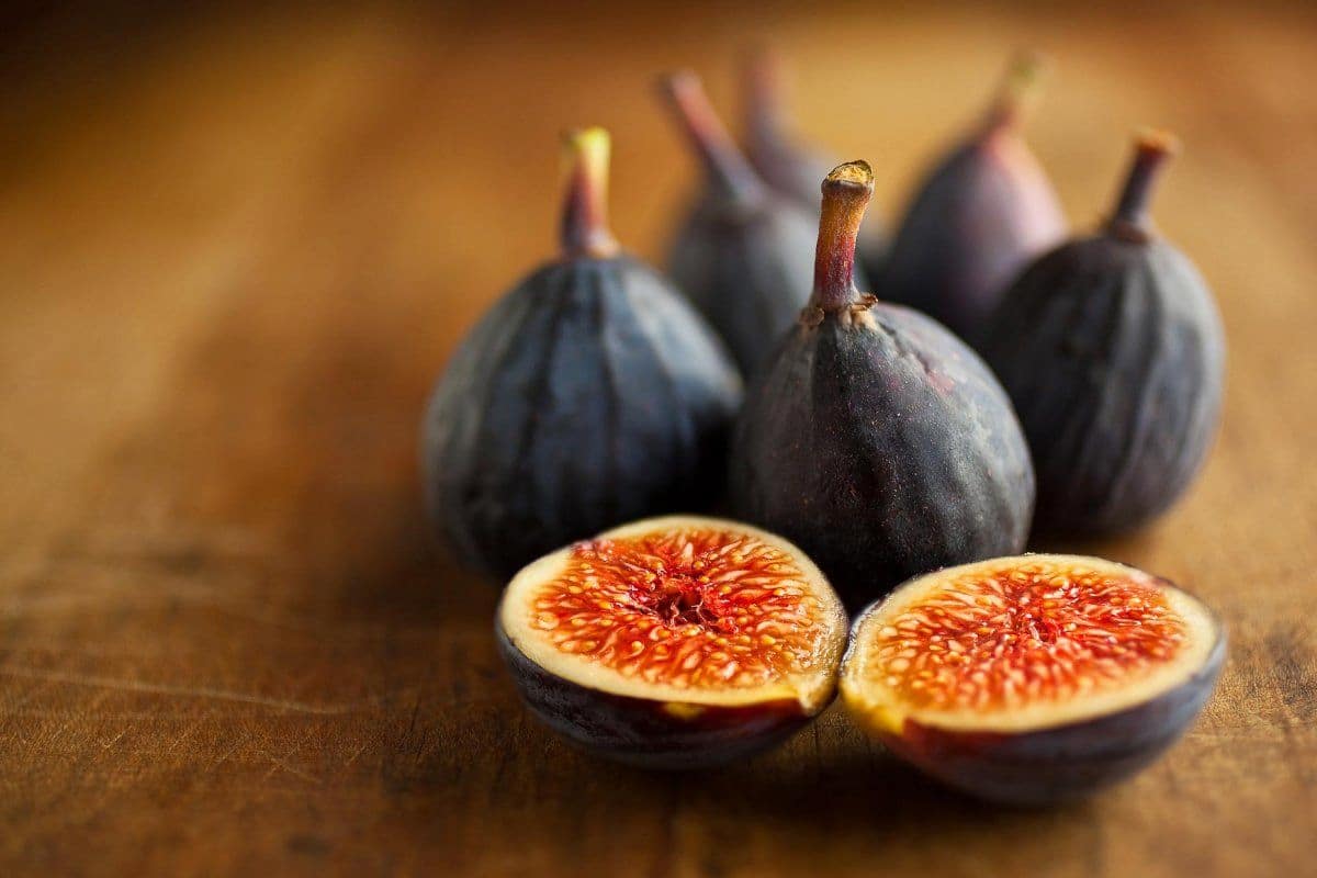 Fresh figs for sale