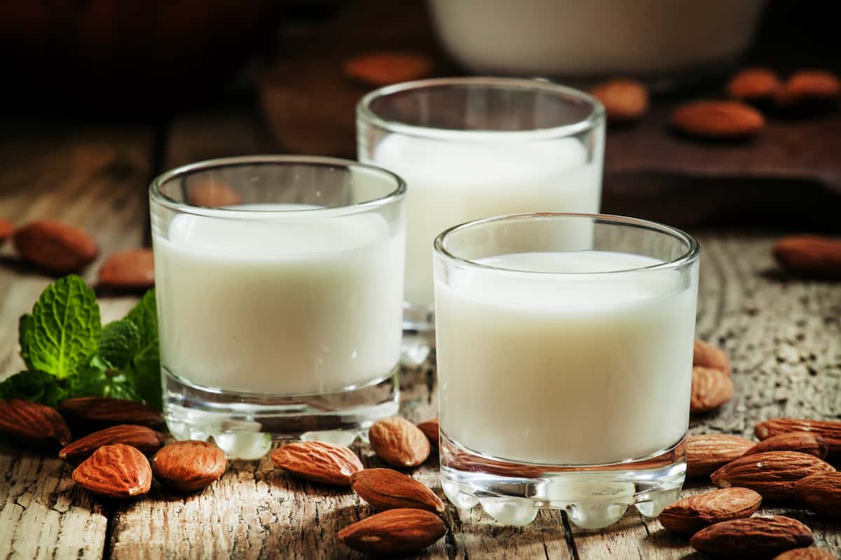 Almond milk benefits for skin
