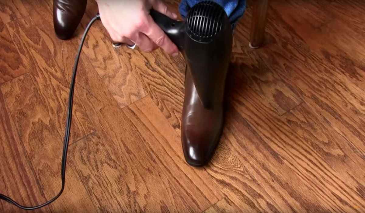 how to soften leather shoes
