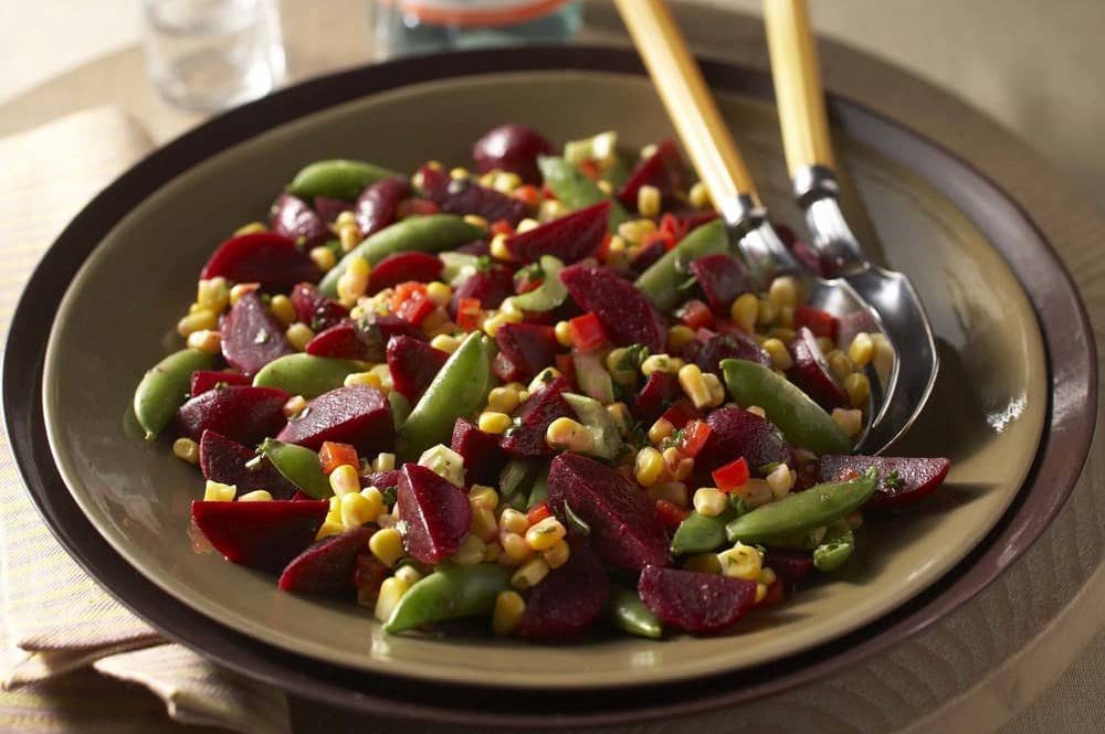 Beet and asparagus salad with honey