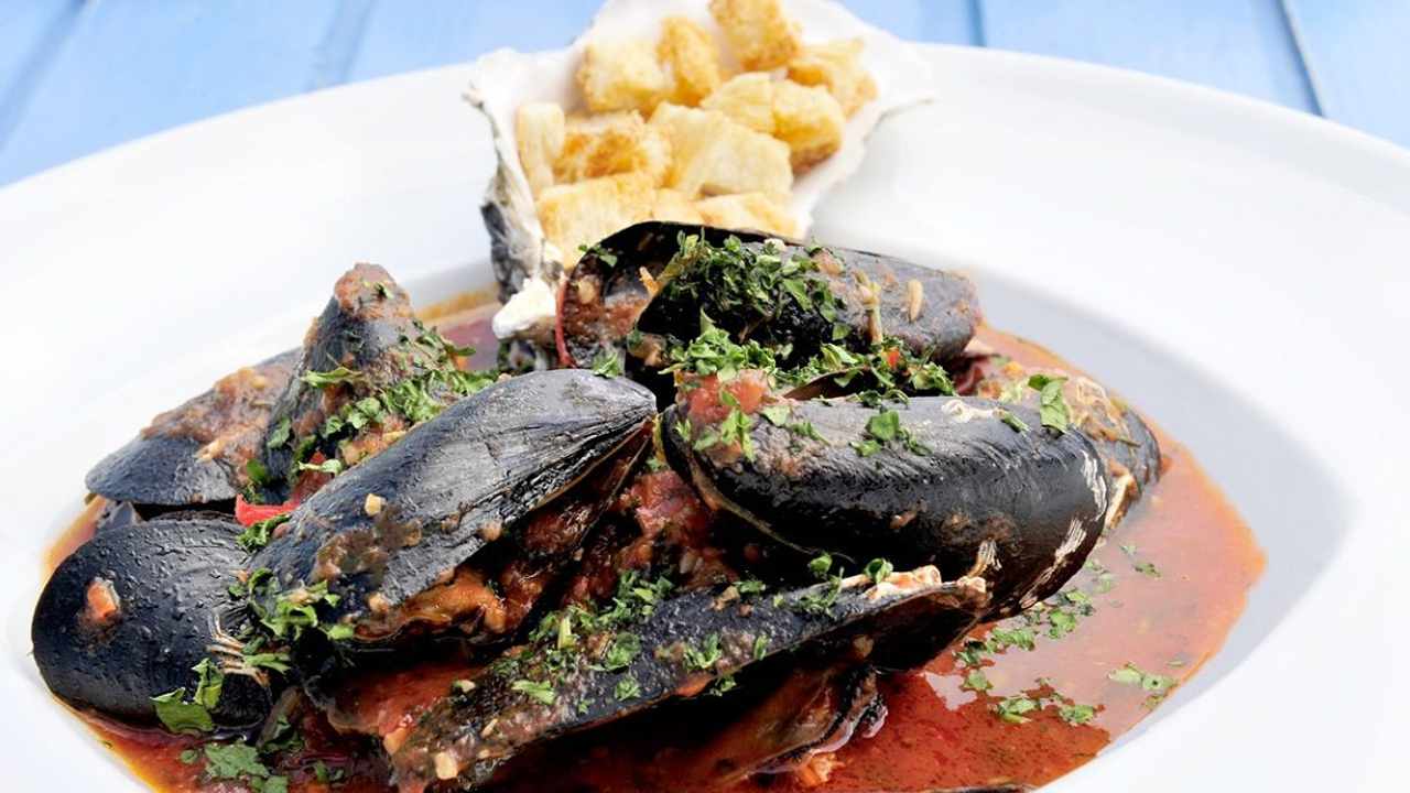 Mussels in tomato sauce