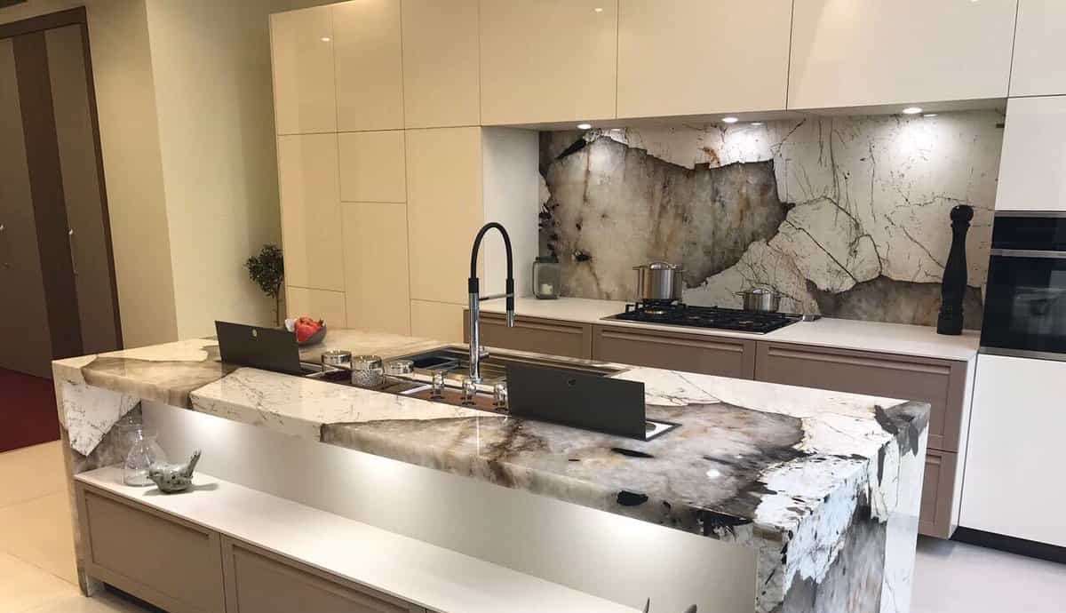 Marble kitchen backsplash image