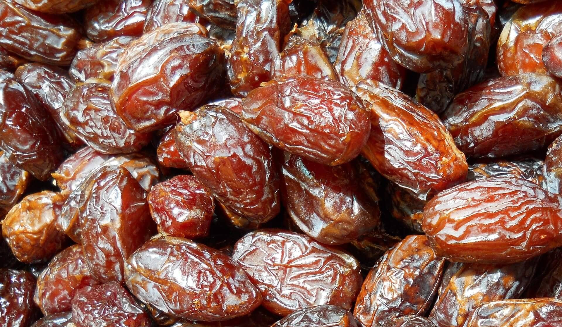 soaked dates for constipation