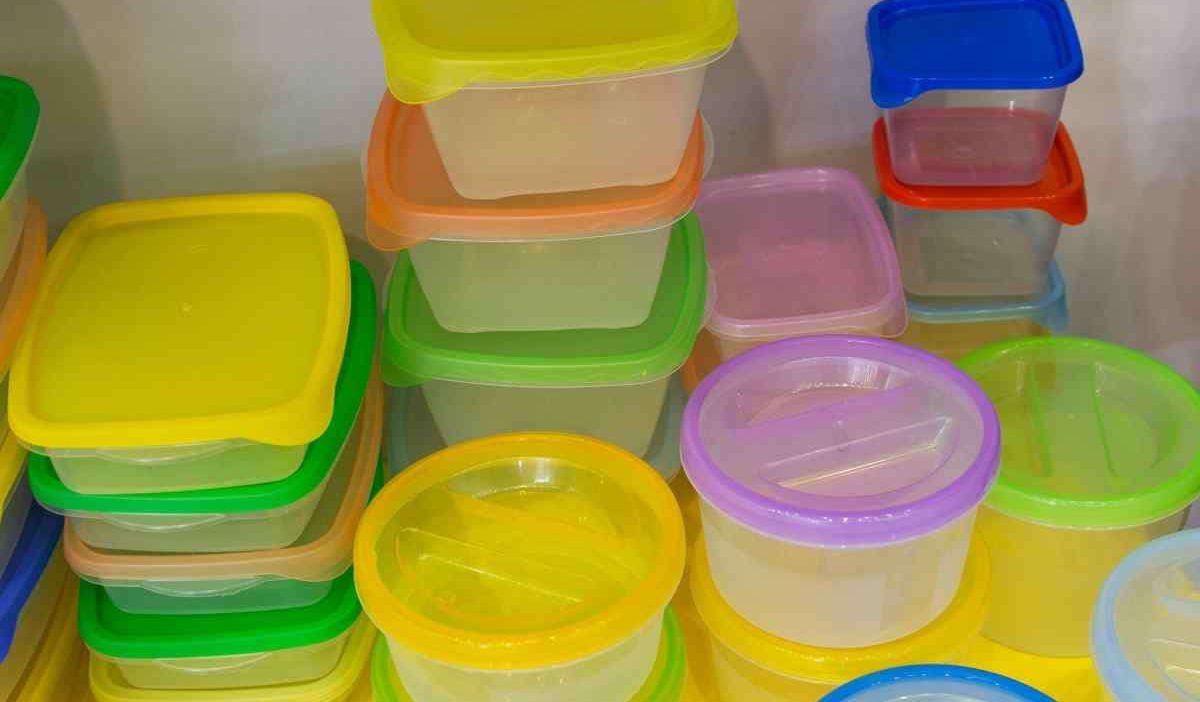 Plastic storage boxes with lids