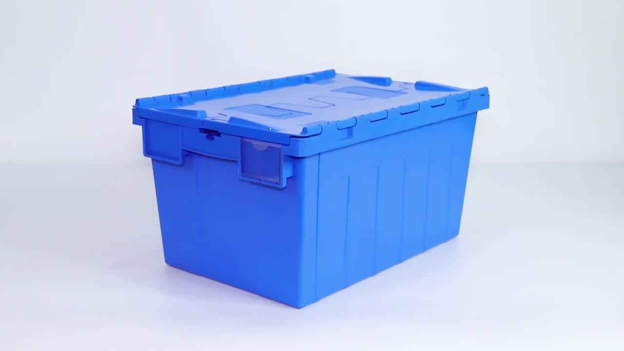 Heavy duty plastic container with lids