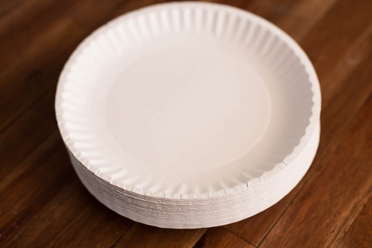 cheap plastic plates in bulk