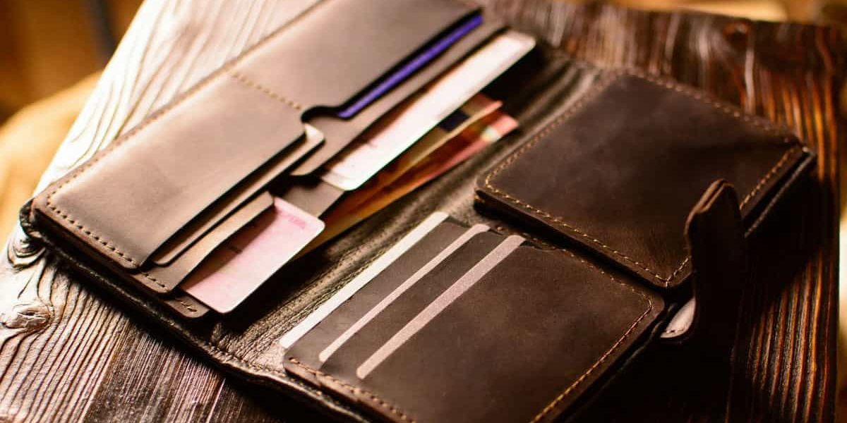 Leather wallet buyers in Europe