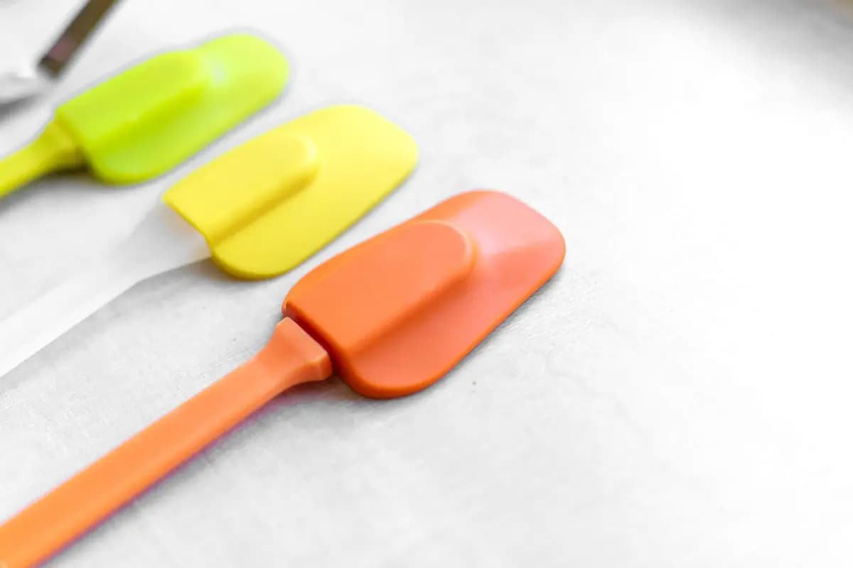 Buy the best types of plastic spatuals at a cheap price - Arad Branding