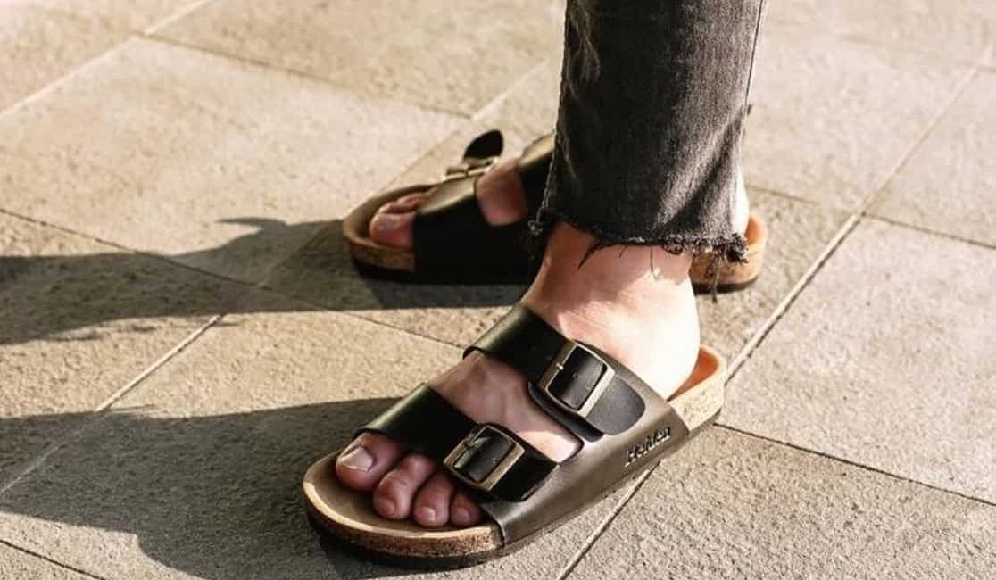 Leather sandals for walking
