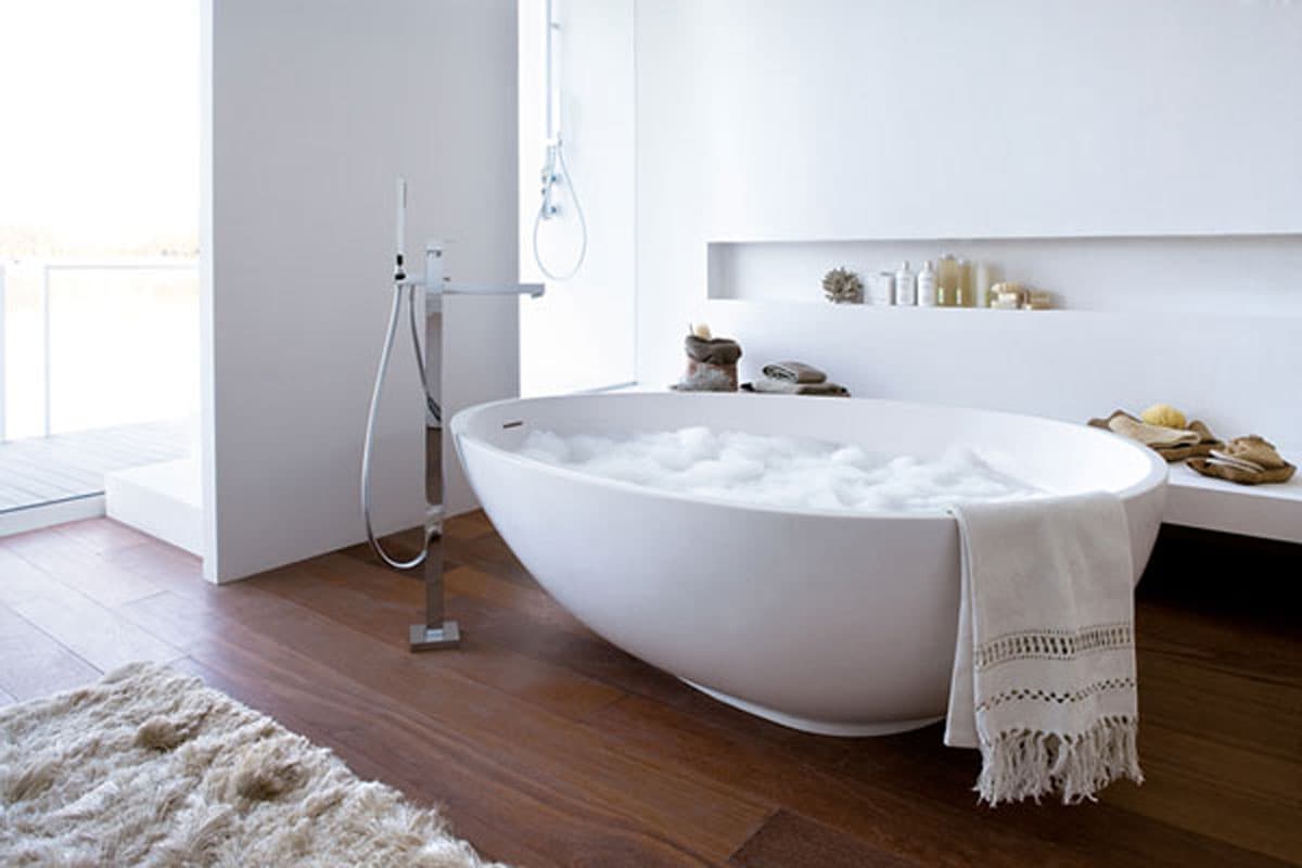 bathtub spout without diverter