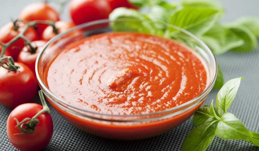 When to add tomato paste to sauce
