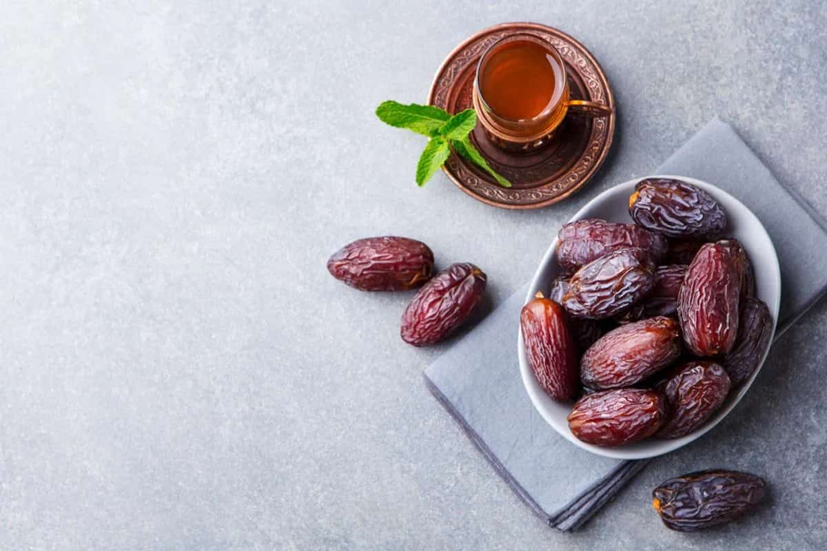 Pitted Medjool dates calories