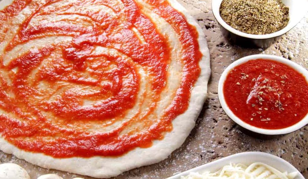 Quick pizza sauce with fresh tomatoes